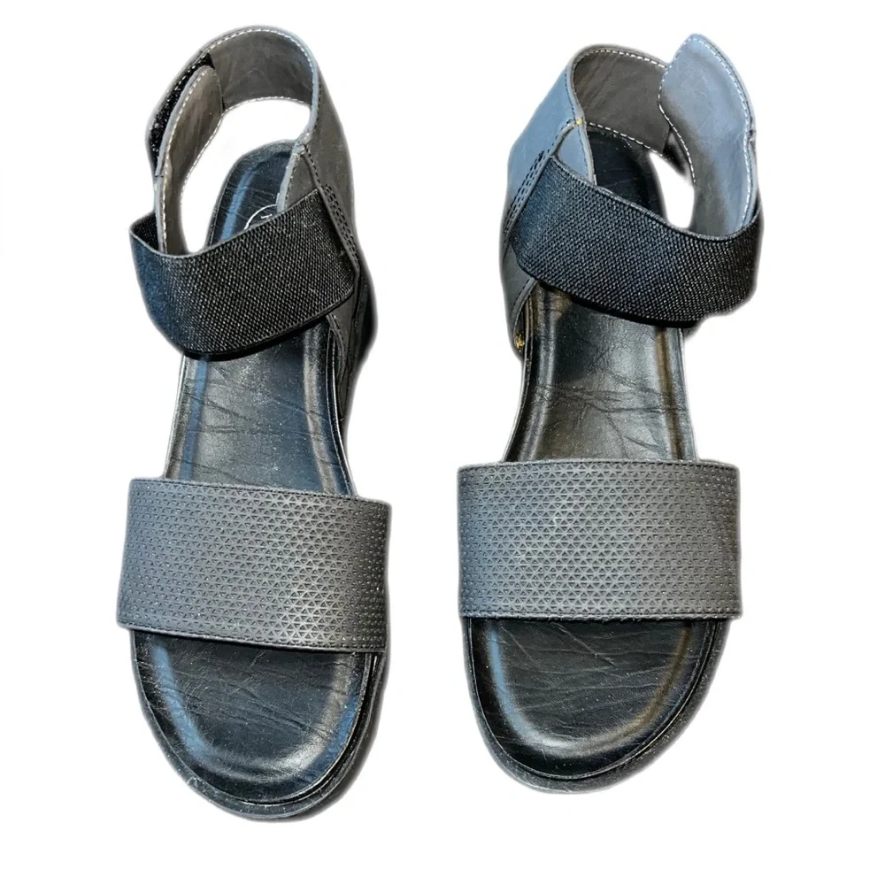Hocus Pocus Sandals Philo a wedge size 9M